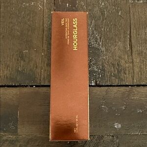 Hourglass Veil Hydrating skin tint #8